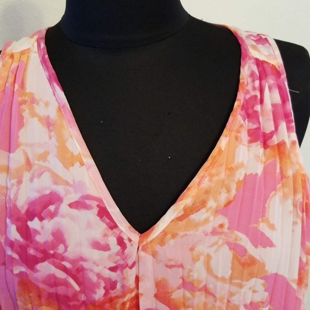 Vince Camuto pleated dress - Picture 2 of 7